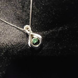 Emerald Twist Shimmer Necklace